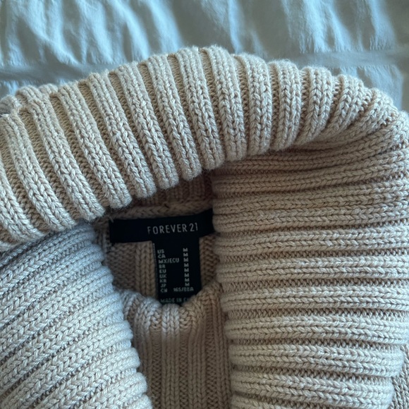 Turtle Neck Cropped Sweater - Picture 4 of 5